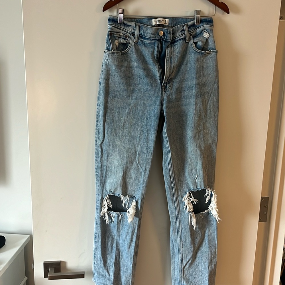Abercrombie 90s Straight Ultra High Rise size 28 - size 6 R
